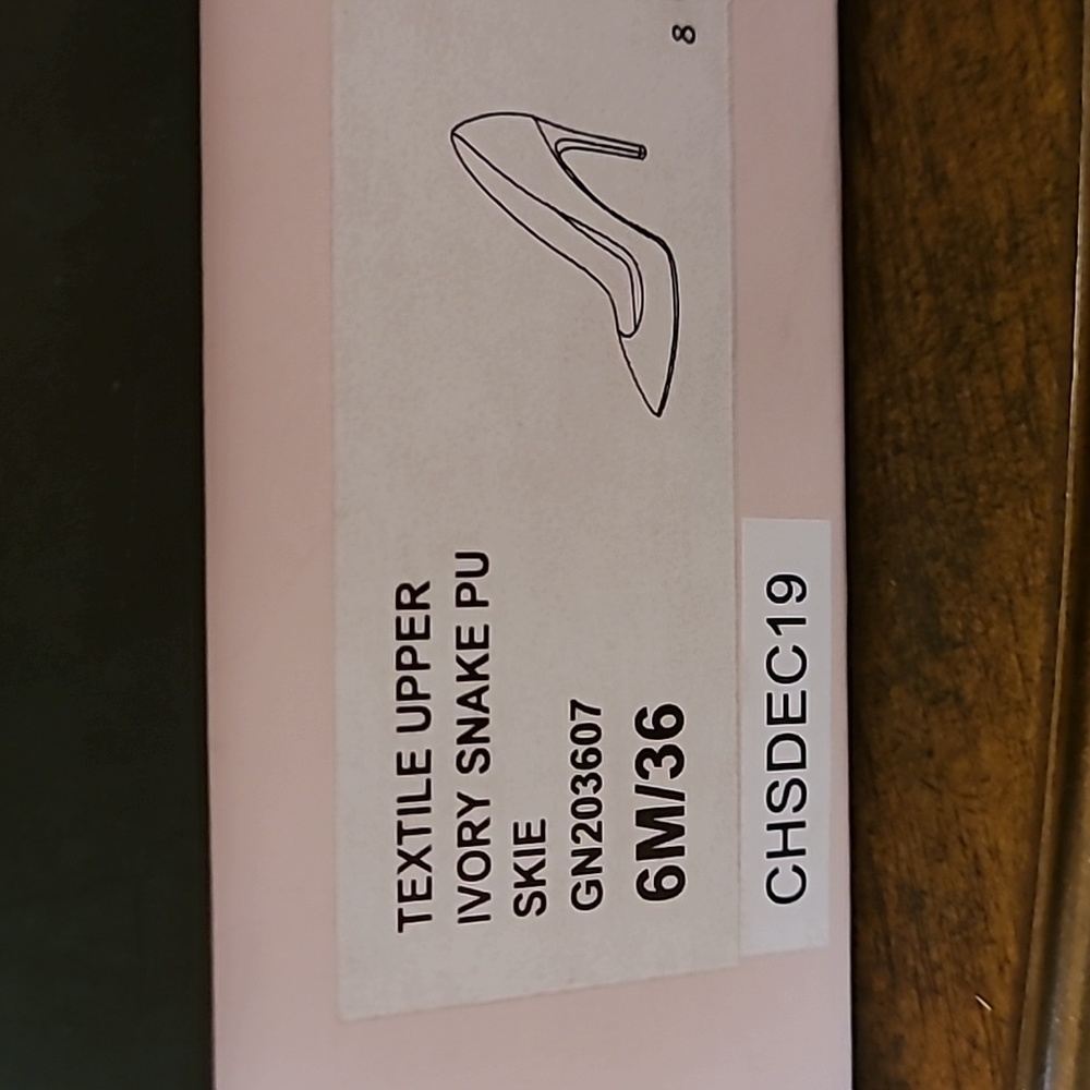 BCBGeneration Skie pump - Picture 11 of 11